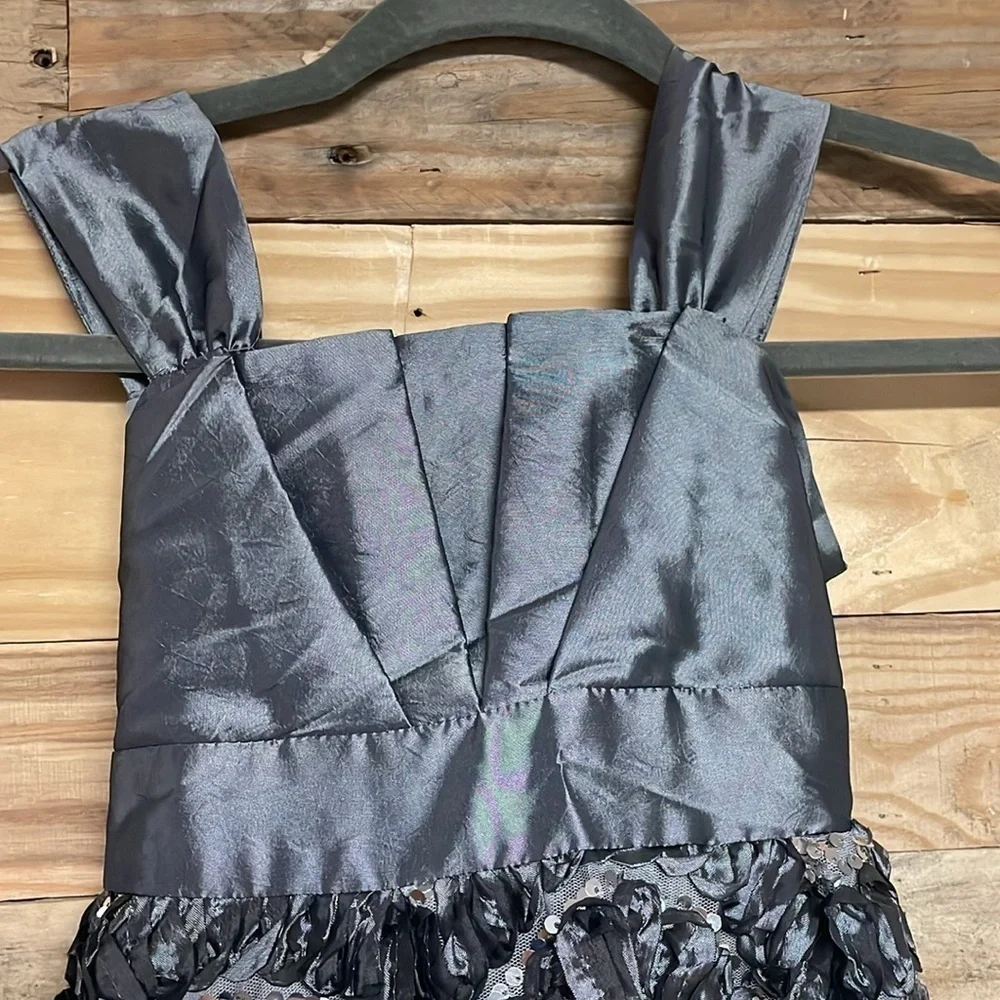 Rare Editions size 7 sleeveless elegant dress with bow detail and sequins